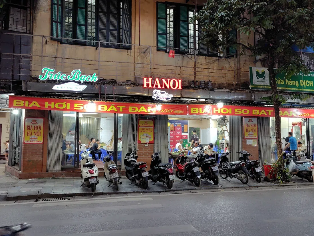 Quan Bia Hoi Bat Dan, Hanoi