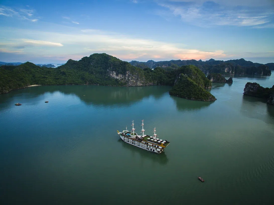 Indochina Junk (Dragon Legend), Hanoi
