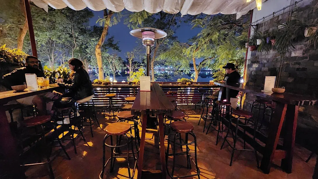 Standing Bar, Hanoi