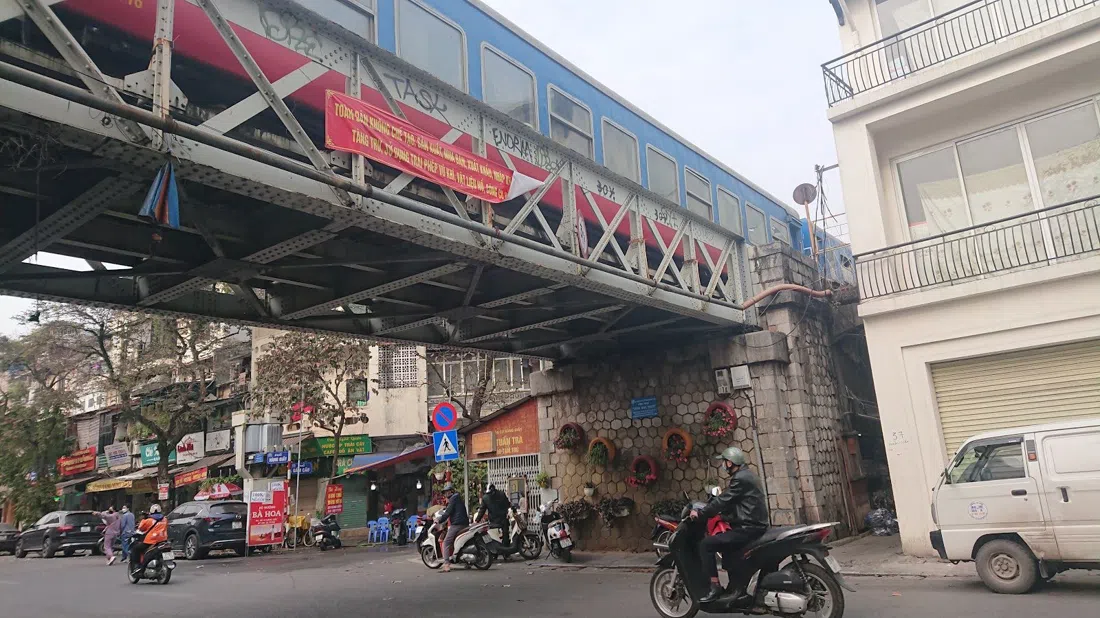 Phố Gầm Cầu, Hanoi