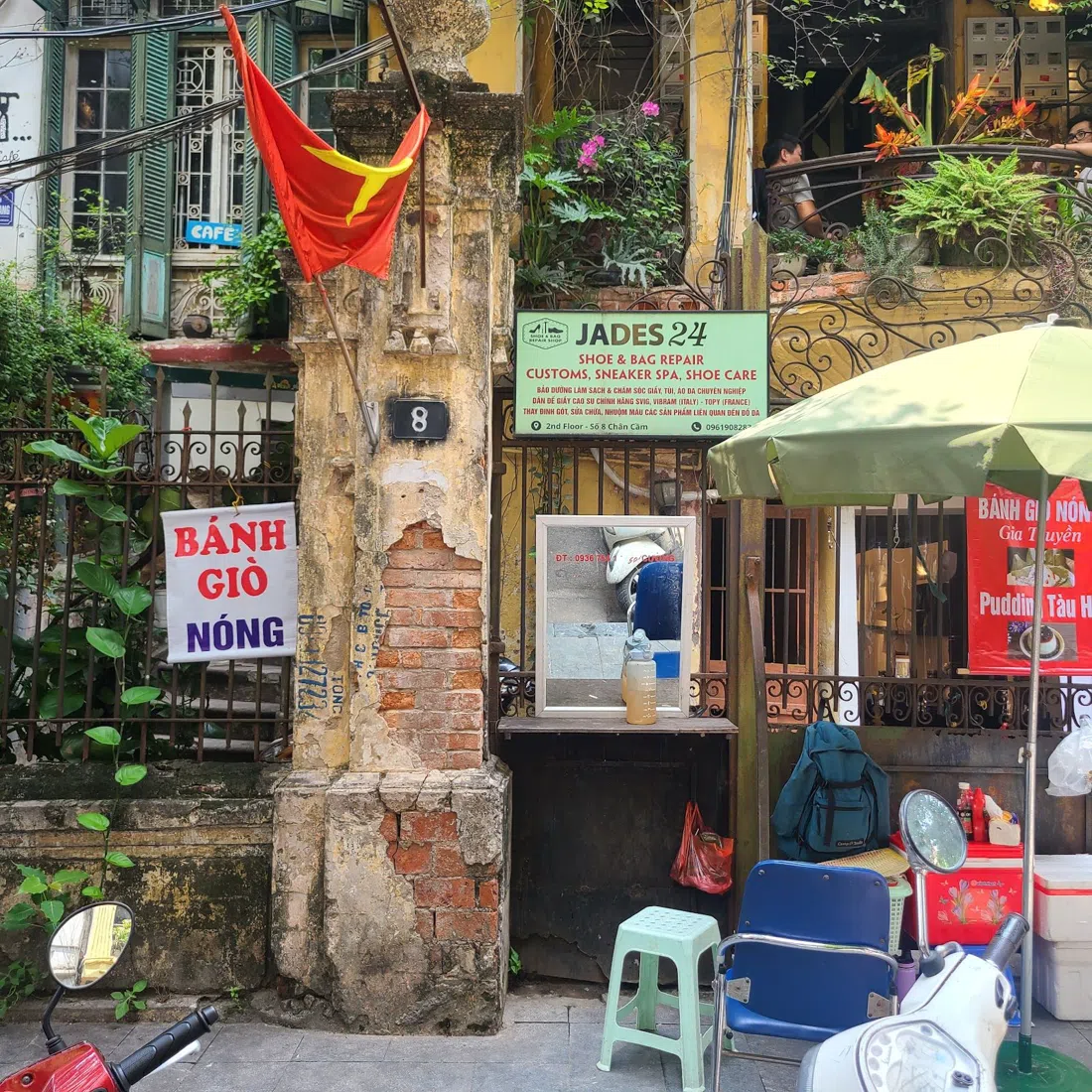 Loading T Cafe, Hanoi