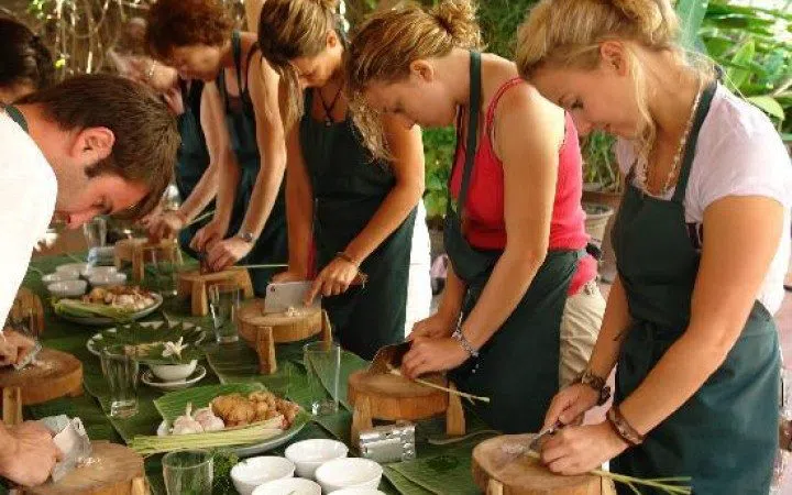 Hanoi Street Food Tour (hanoistreetfoodtour.com), Hanoi
