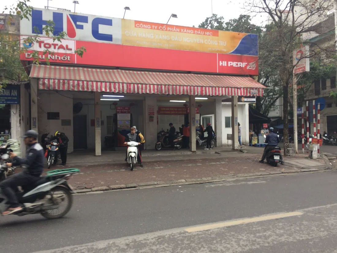 Chợ Giời (Hoà Bình Market), Hanoi
