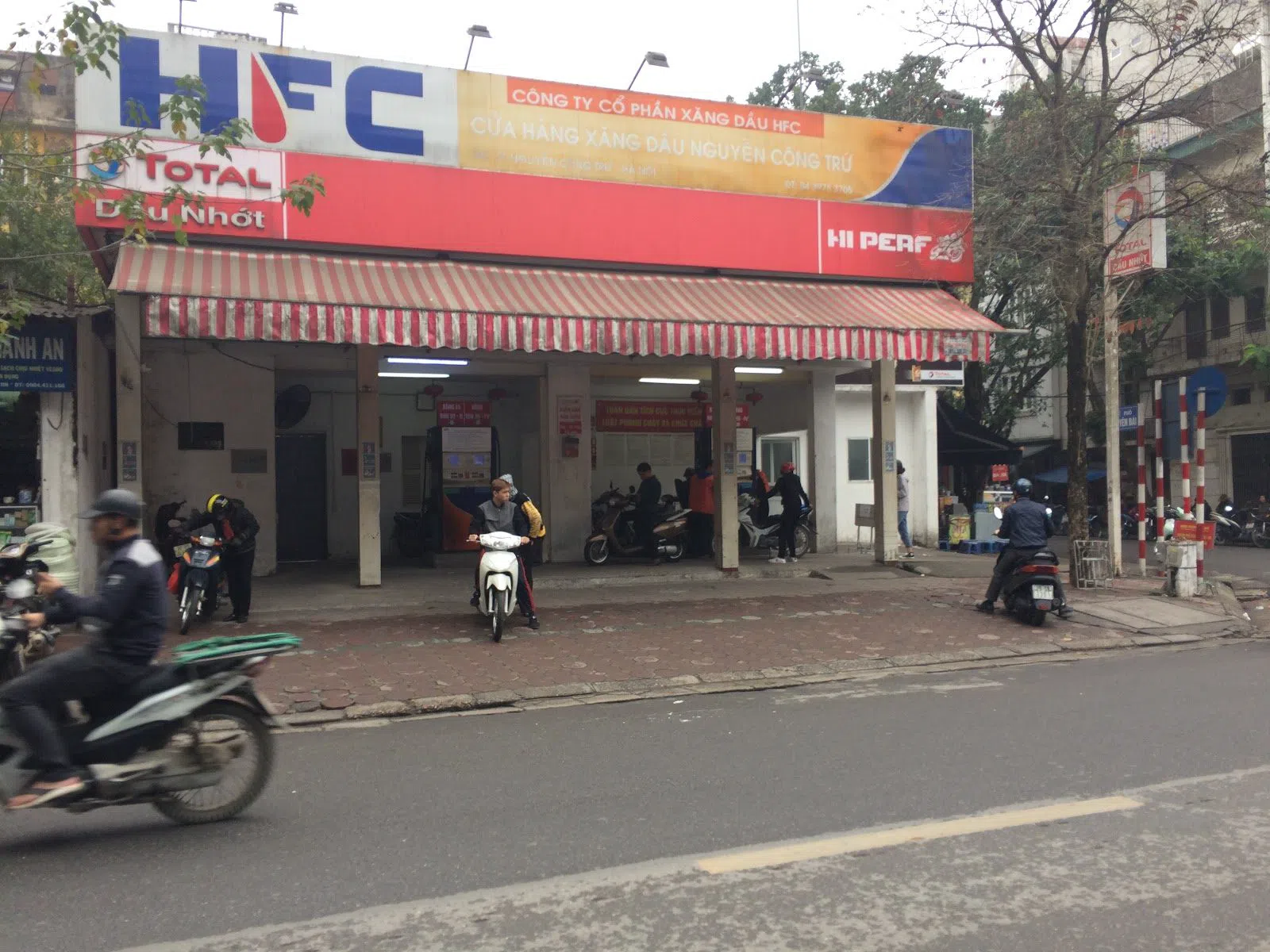 Chợ Giời (Hoà Bình Market), Hanoi