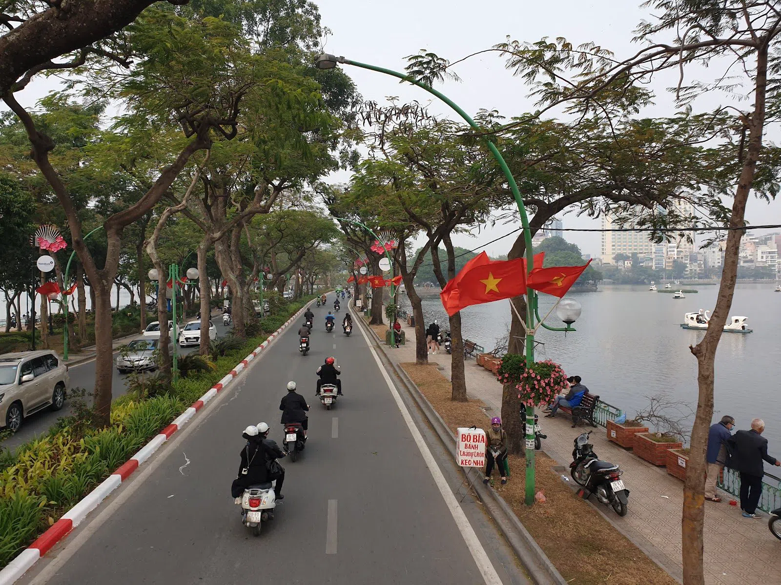 Thanh Nien Street (Đường Thanh Niên), Hanoi