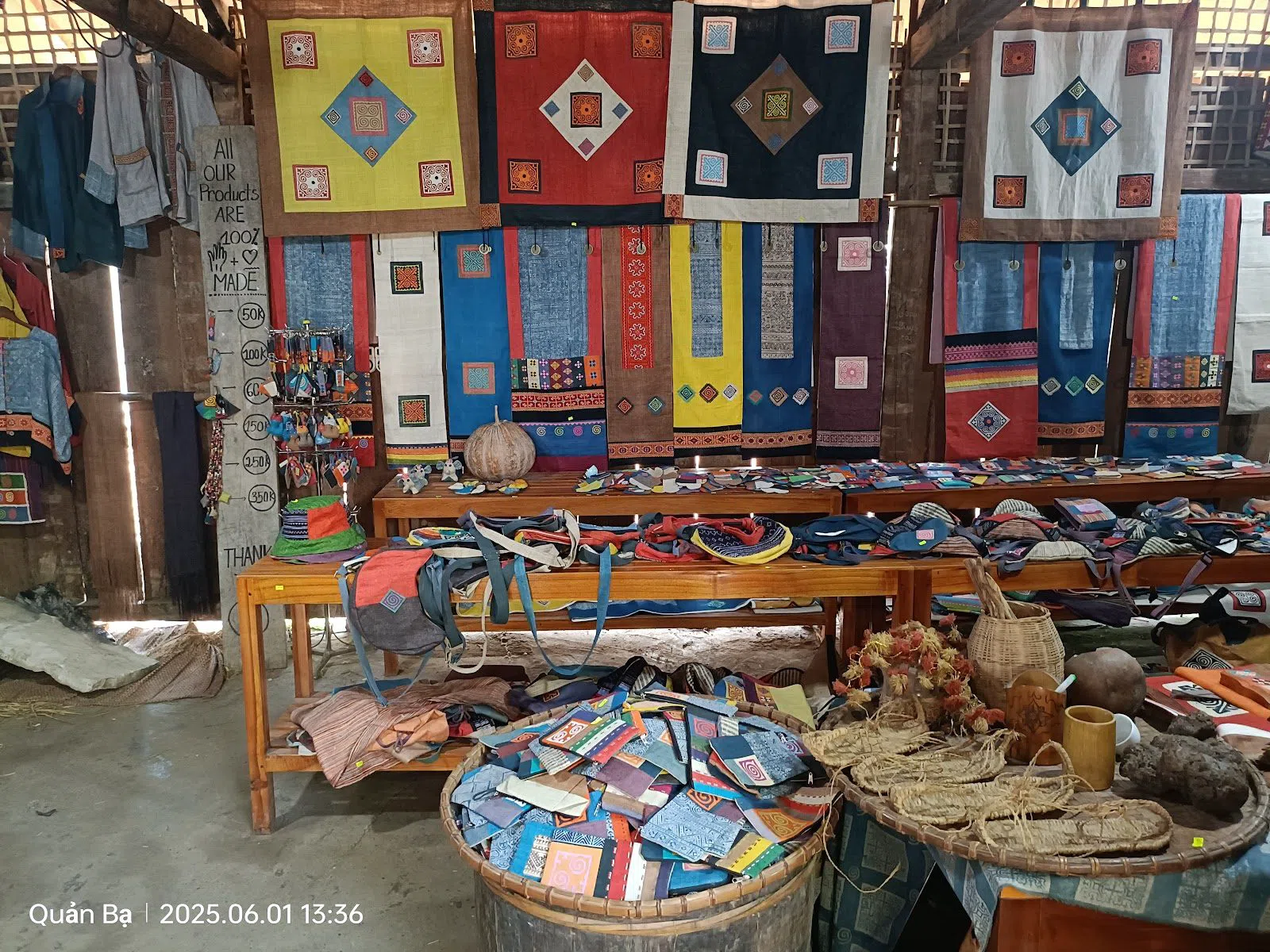 Lùng Tám Linen Weaving Cooperative (Hợp tác xã dệt lanh Lùng Tám, Quản Bạ), Hanoi